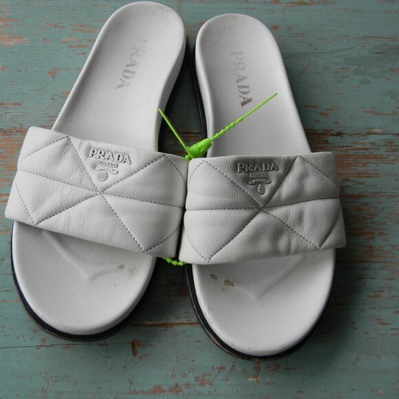 PRADA WHITE QUILTED COMFORT LEATHER SLIDES SANDALS LOGO SZ 37.5 - Picture 1 of 9